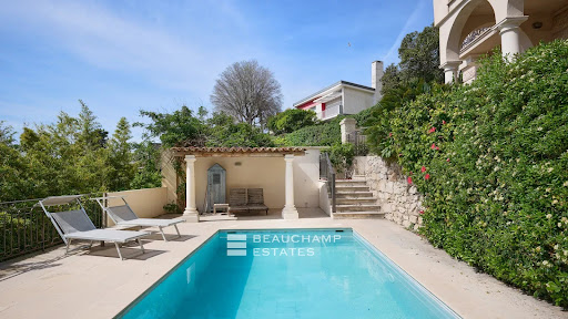 Villa with pool 4