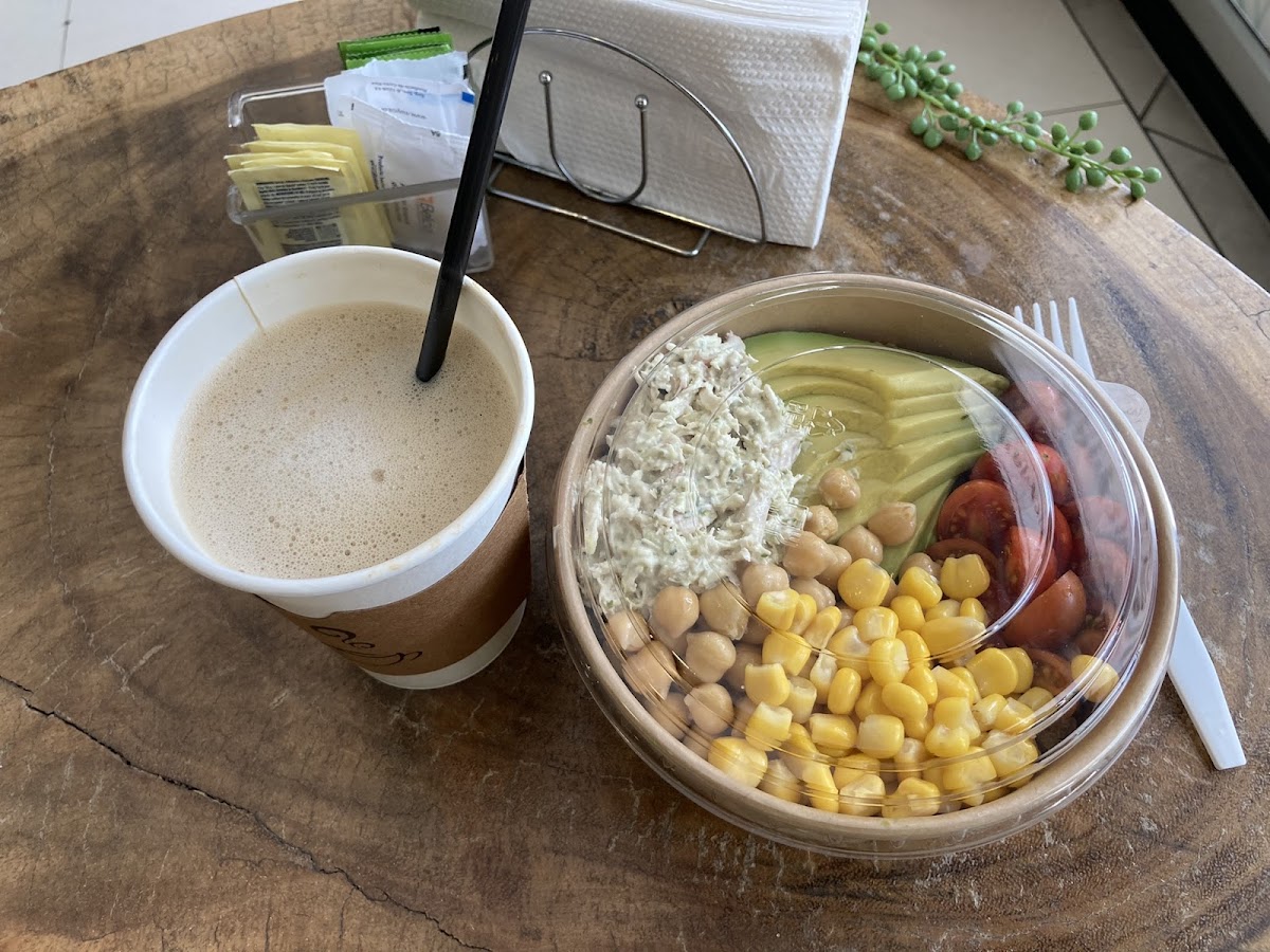 Powerbowl w/o pesto and hazelnut latte w/ almond milk