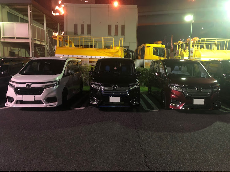 ステップワゴンのナイトオフ会・大人の夜遊び・十人十色に関するカスタム事例の投稿画像2枚目