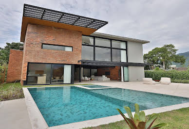 House with pool 7