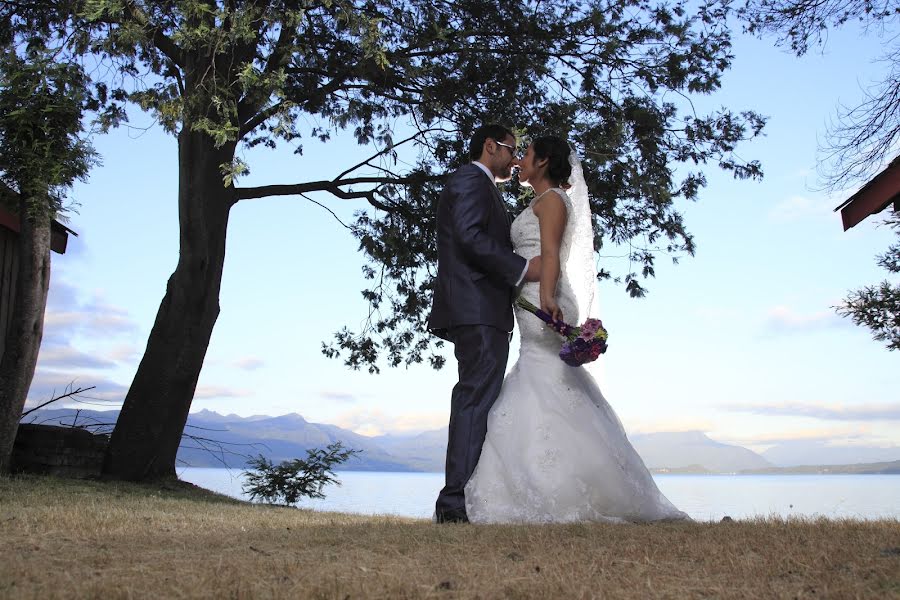 Fotografo di matrimoni Andres Carmona (bodasvillarrica). Foto del 18 novembre 2015