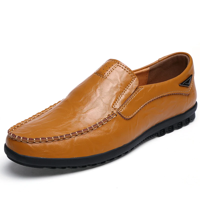 Chaussures Peas homme en cuir business casual. Élégance et confort pour vos affaires et votre quotidien. Un design sophistiqué pour toutes occasions.