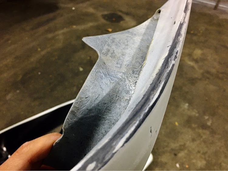 ヴォクシーのヴォクシー80・シルクブレイズ・補修作業・FRP補修・エアロ補修に関するカスタム事例の投稿画像21枚目