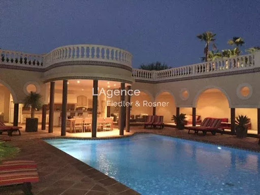 Villa with pool 4