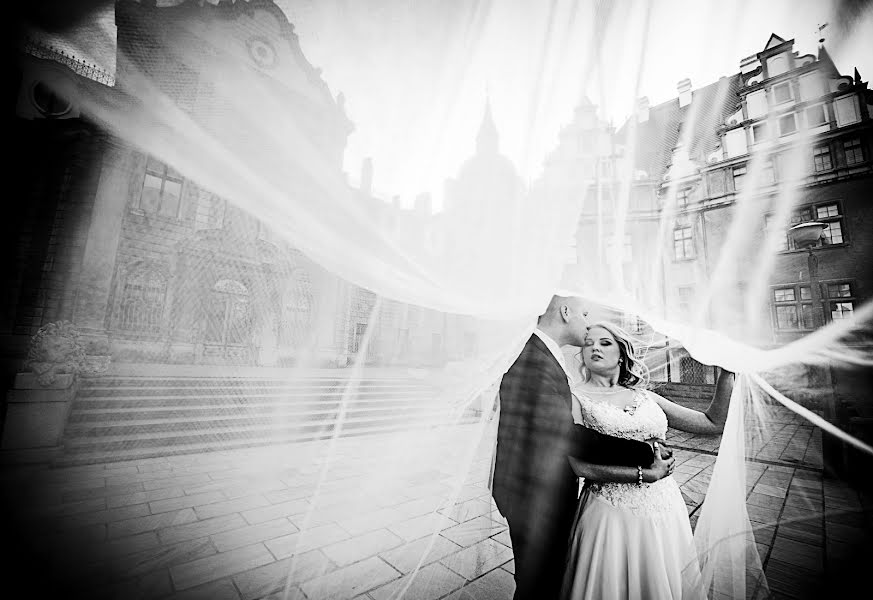 Fotografo di matrimoni Magdalena Korzeń (korze). Foto del 11 aprile 2017