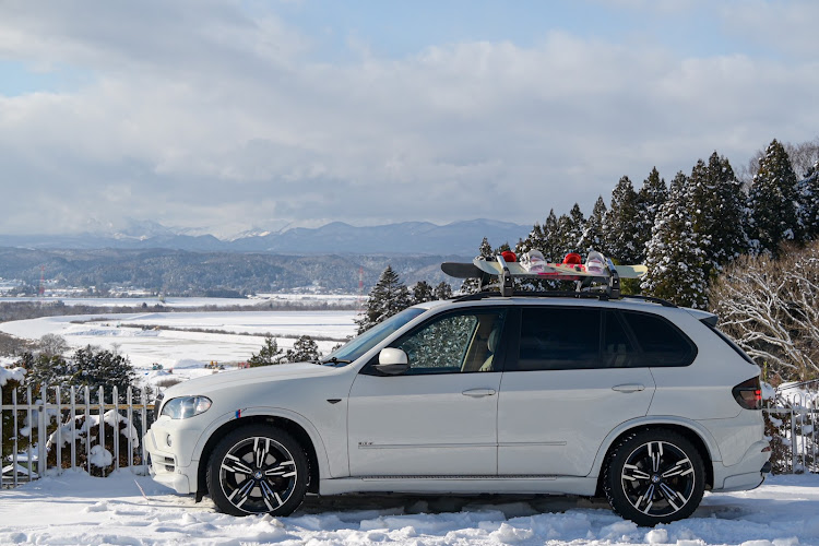 X5の新年のご挨拶・あけましておめでとうございます・キャリア取付・スノーボード仕様・discover_ctに関するカスタム事例の投稿画像2枚目