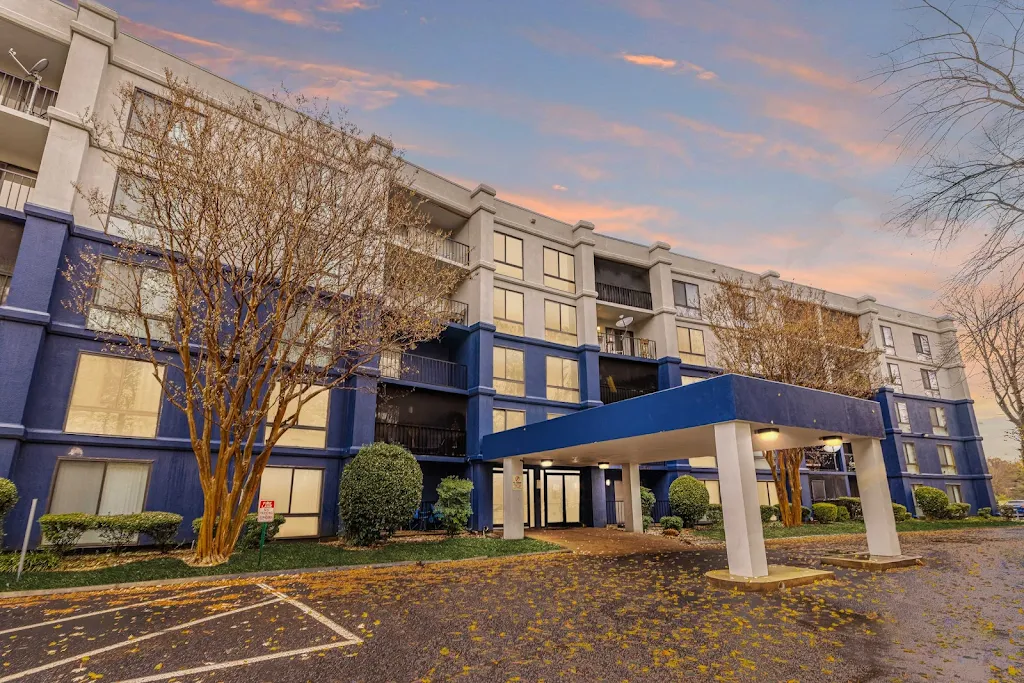 Colonial Estates' exterior of the apartment building at dusk