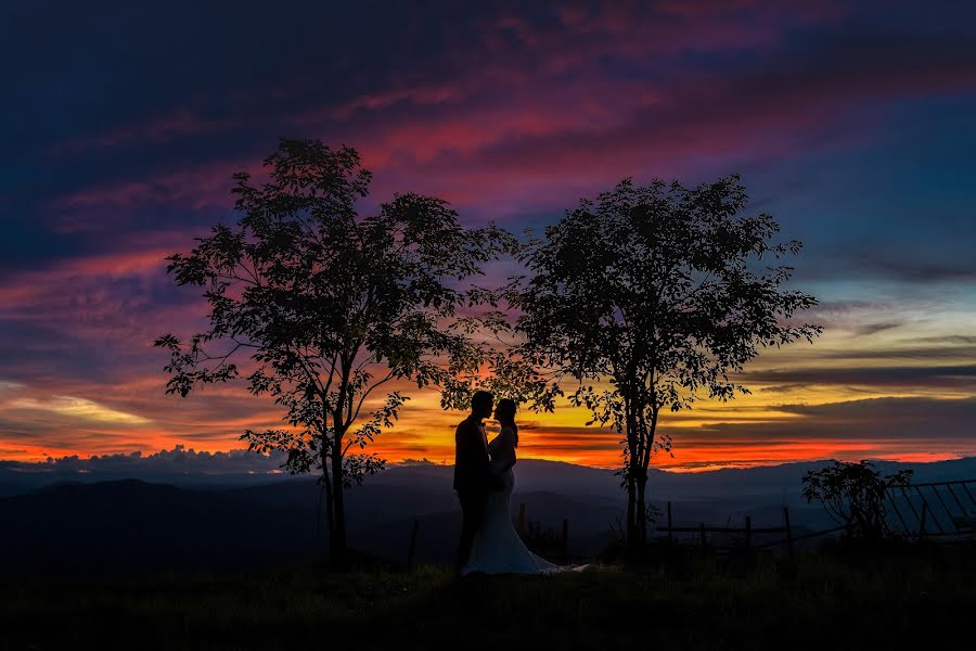 Fotógrafo de bodas Nakharin Arunpattharawanit (kolinstudio). Foto del 22 de junio 2019