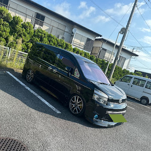 ヴォクシー ZRR70W