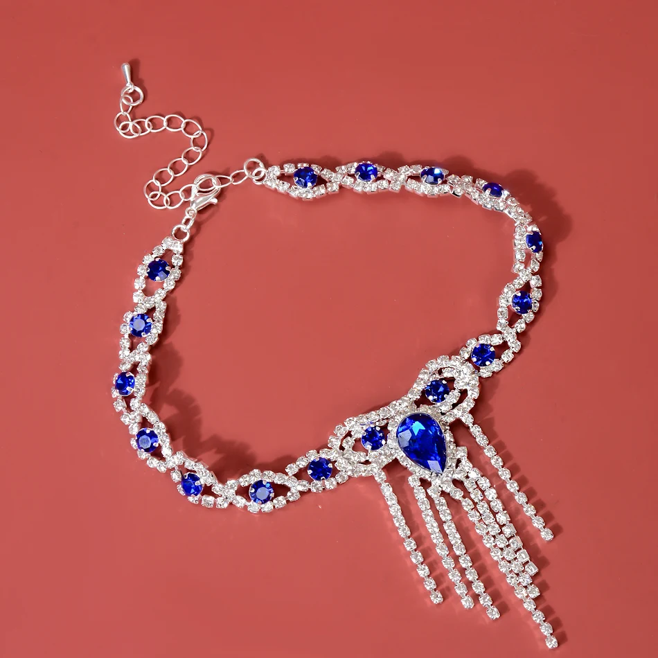 Blauwe enkelband met kwastjes en strass-steentjes, een modieus accessoire voor dames, perfect voor een stijlvolle look en glamour.