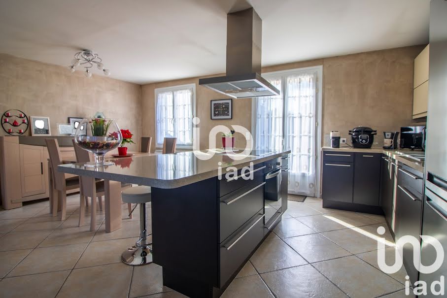 Vente maison 6 pièces 121 m² à Issou (78440), 320 000 €