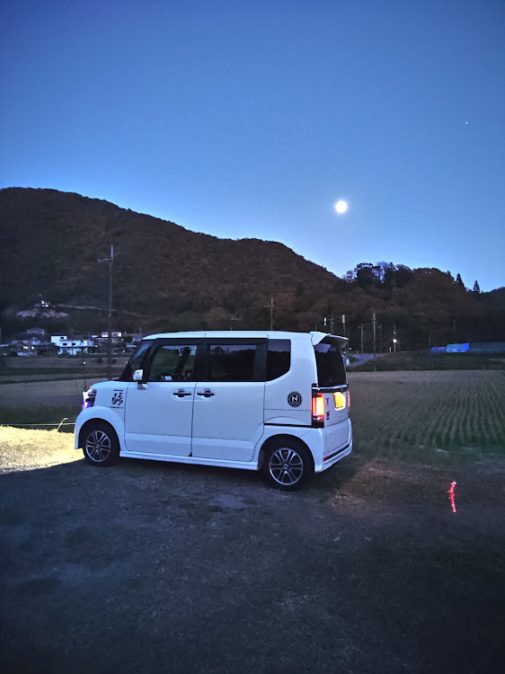 NボックスカスタムのN-BOX custom・night photography・🌕️月に願いを➰(*-ω人)に関するカスタム事例の投稿画像1枚目