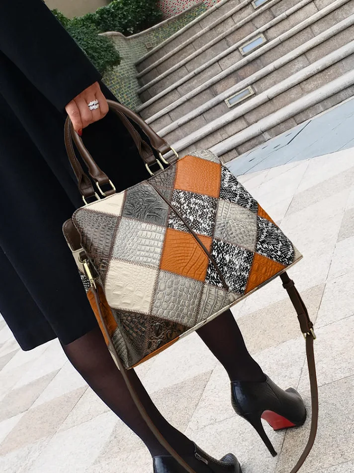 Damen Patchwork Schultertasche mit Kontrastfarbe, stilvolle Alltagstasche, geräumig und modisch, ein Blickfang für jeden Look.
