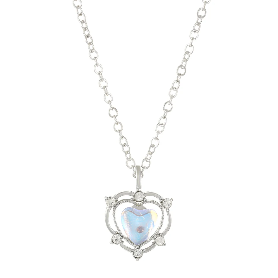 Collier pendentif amour coloré et créatif en diamant ajouré, pour exprimer votre amour. Un bijou unique qui illumine votre style et votre cœur.