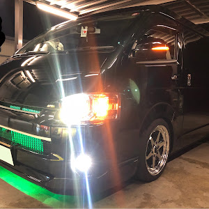 ハイエースワゴン TRH214W