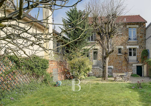 House with garden 1