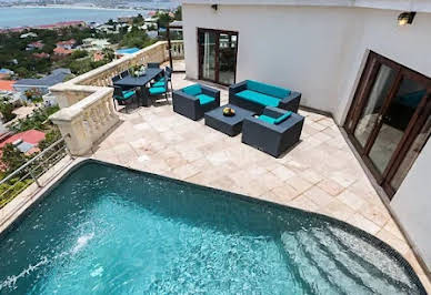 Villa with pool 2