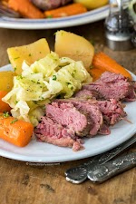 Slow Cooker Corned Beef and Cabbage was pinched from <a href="http://www.spendwithpennies.com/corned-beef-and-cabbage-slow-cooker-recipe/" target="_blank">www.spendwithpennies.com.</a>