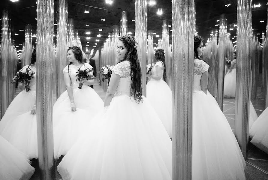 Fotógrafo de casamento Lyubov Rozhkova (luba131286). Foto de 18 de janeiro 2016