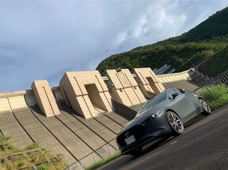MAZDA3のマツダ・マツダ3・スバル・BRZ・長島ダムに関するカスタム事例の投稿画像1枚目