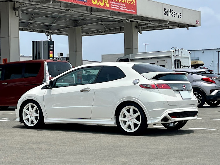 シビックタイプRのHKS車高調・キャンバーボルト・ADVAN Racingに関するカスタム事例の投稿画像3枚目