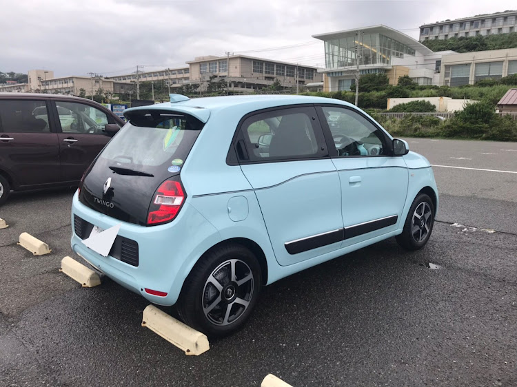 つくねさんが投稿したルノー・twingo・新車の匂い・e93カブは雨漏り修理中・おフランスに関するカスタム事例の投稿画像2枚目