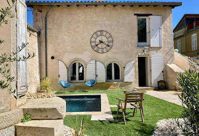 Maison avec piscine et jardin 16