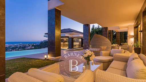 Villa purchase in Marbella (Spain) with pool and terrace