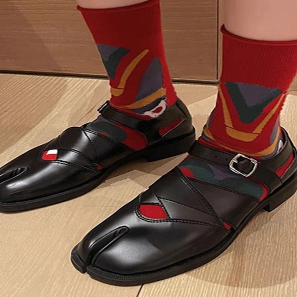 Dames split-toe schoenen platte neus sandalen voor comfort en stijl. Geniet van de zomer met deze ademende en modieuze sandalen.