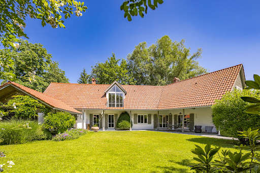 House with garden and terrace 1