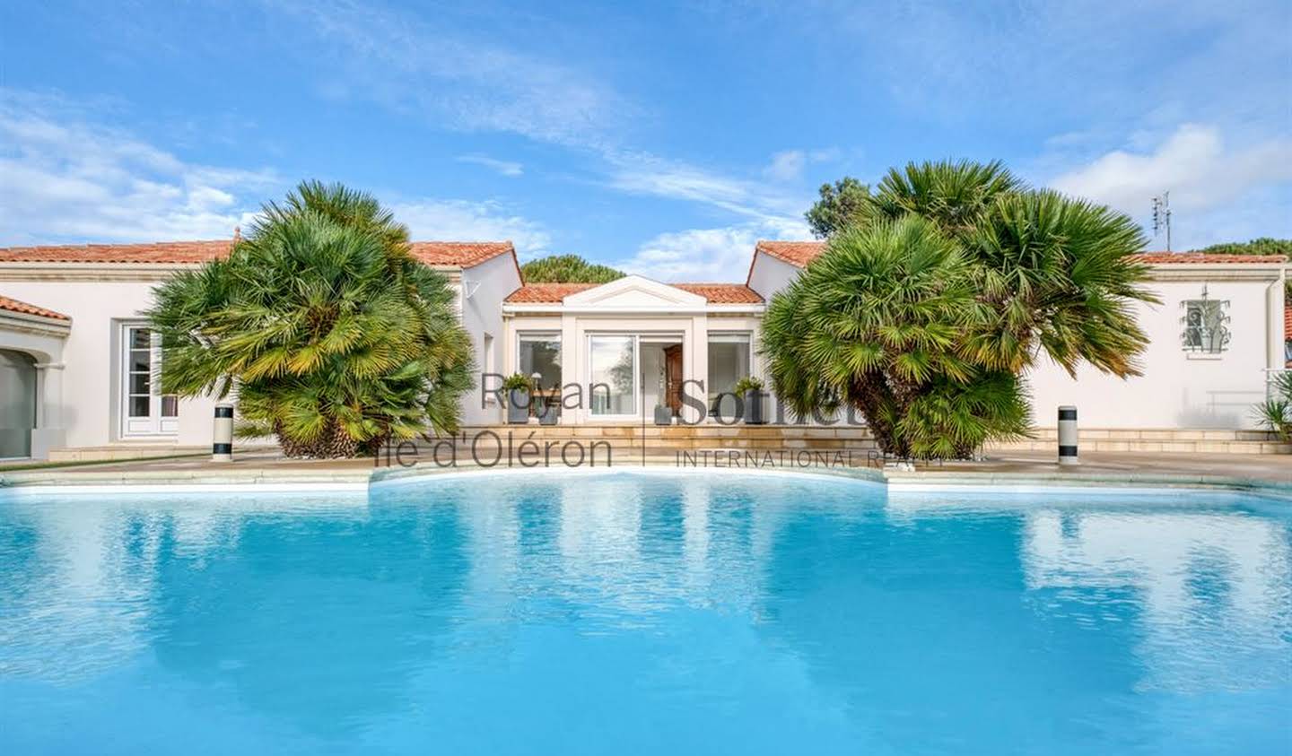 Maison avec piscine en bord de mer Vaux-sur-Mer