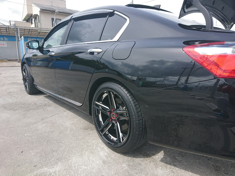 アコードの洗車・ホイール交換・エアバルブキャップ交換・ホイールコーティングに関するカスタム事例の投稿画像1枚目