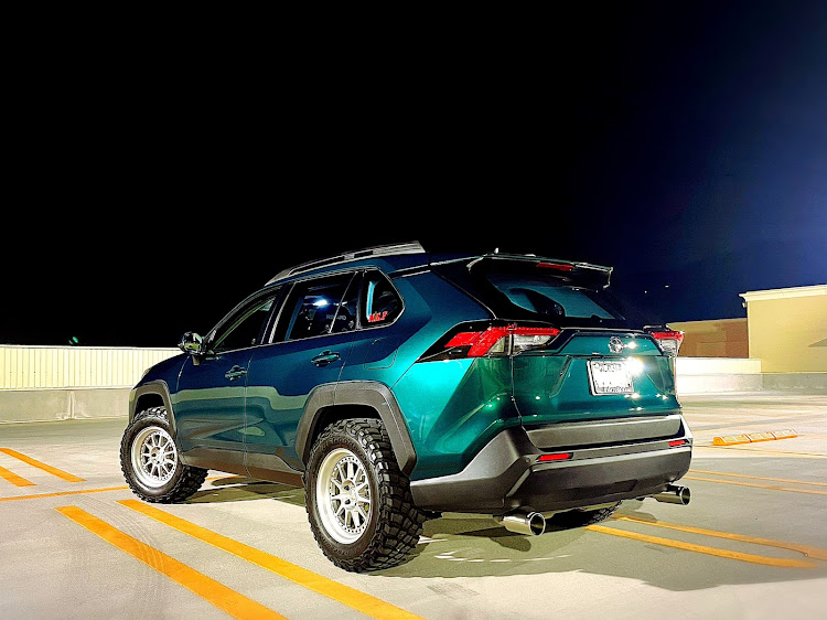 RAV4のノンチル・バラマンディデザイン・ブレンボ・レムスマフラー・RECAROに関するカスタム事例の投稿画像4枚目