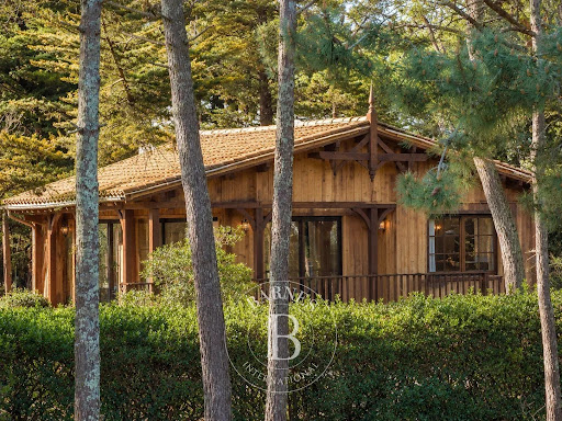 Wooden house with terrace and garden in this luxury property for sale in Lège-Cap-Ferret ($1,839,266 - 170 m²)