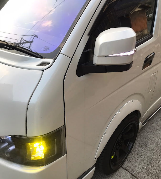 ハイエースバンのDIY・現場車・アベスト・ドアミラーウインカーに関するカスタム事例の投稿画像2枚目