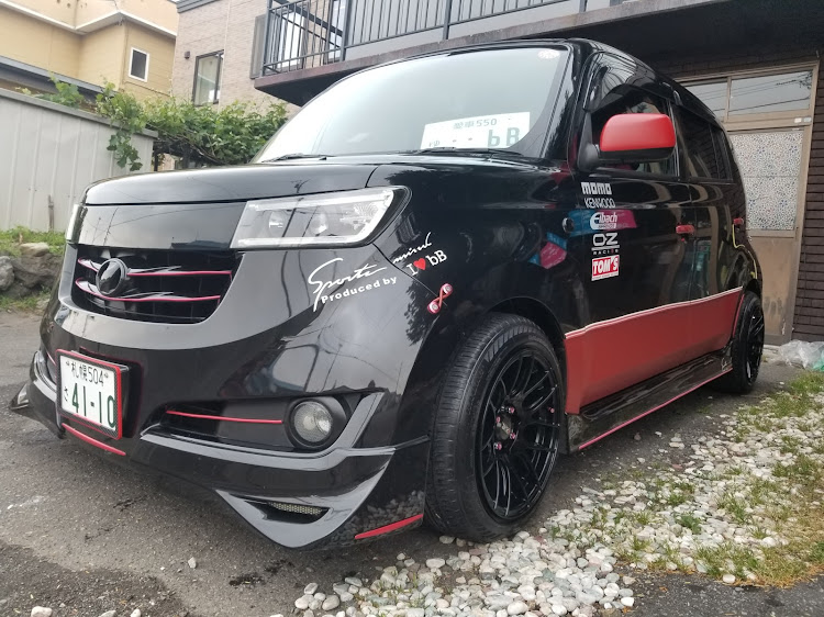 bBの洗車リベンジ☝️・昼間は暑かった😵・綺麗なbBっ子🚙良き🎵・今回、ガラス中心で👉に関するカスタム事例の投稿画像1枚目
