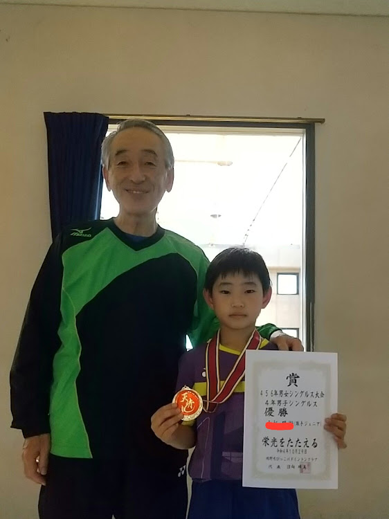 ステップワゴンの車種名エンブレムは有り派・無限MUGEN・バドミントン・やっと優勝出来ました・墓前の父に報告に関するカスタム事例の投稿画像4枚目