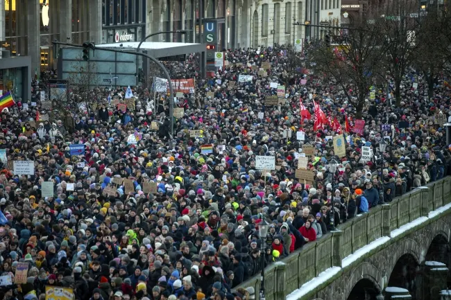 Više od 50.000 demonstranata u Hamburgu na skupu protiv nemačke krajnje desnice