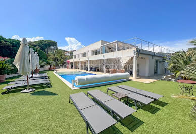 Villa with terrace 8