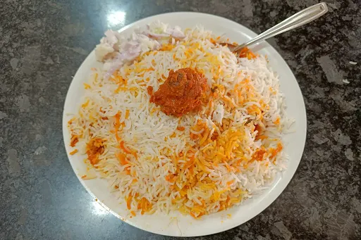 Chicken Dum Biryani With Kachumber & Gravy