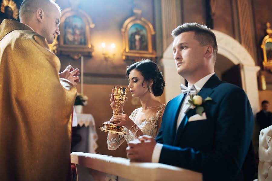 Fotografo di matrimoni Monika Klich (bialekadry). Foto del 14 ottobre 2019