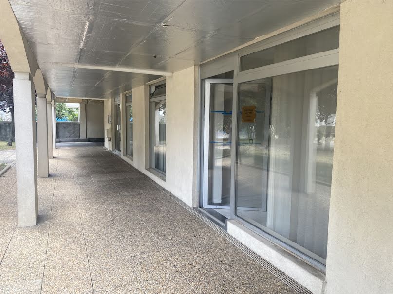 Location  locaux professionnels 2 pièces 51.46 m² à Annemasse (74100), 990 €