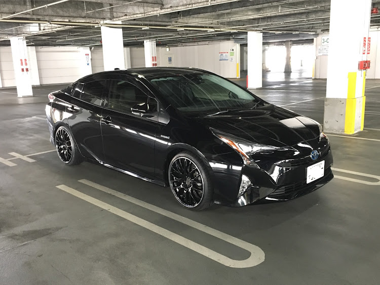 プリウスの車高調整・ホイール交換に関するカスタム事例の投稿画像1枚目