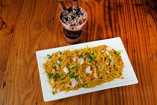 Veg Maggi + Kitkat Shake (350 Ml)