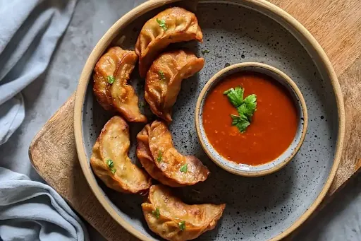 Veg Fried Momos [6 Pieces]