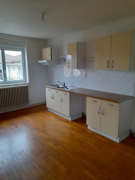 Location  appartement 4 pièces 78.5 m² à Curciat-Dongalon (01560), 550 €