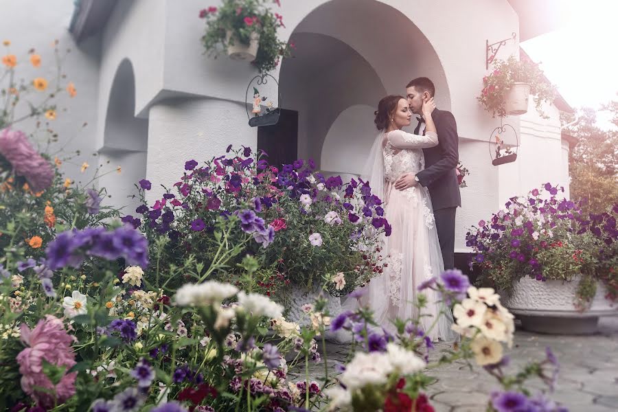 Fotógrafo de casamento Vlad Saverchenko (saverchenko). Foto de 8 de setembro 2016