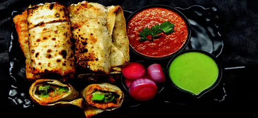 Paneer Tikka Roll With Tawa Gravy