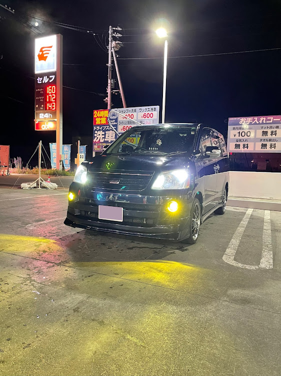 AZR60のノア・AZR65G・たくさん写真を撮りました🤳・チラチラ見ちゃう。・なんでもない日に関するカスタム事例の投稿画像1枚目