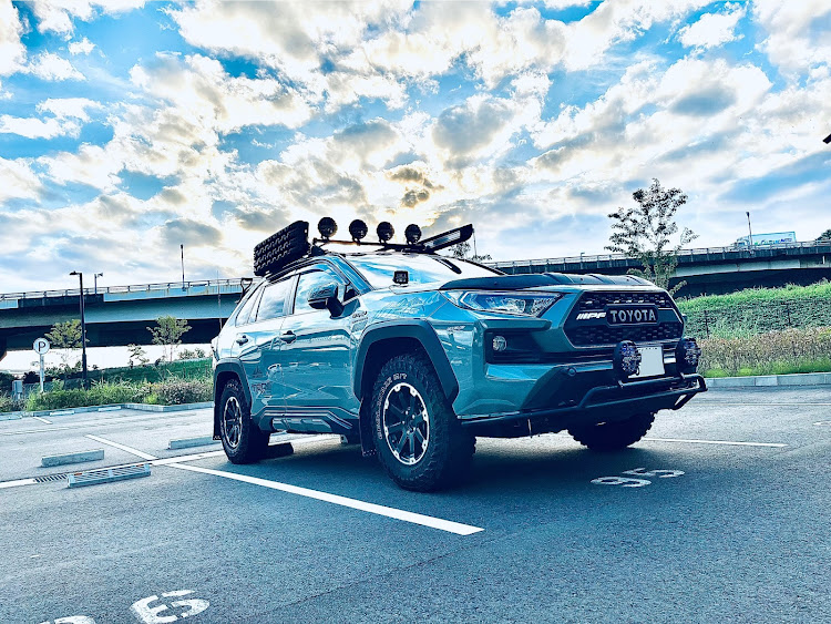 RAV4のRAV4・IPF・rav4adventure・SRM OFF RORD・朝日夕陽コラボに関するカスタム事例の投稿画像1枚目